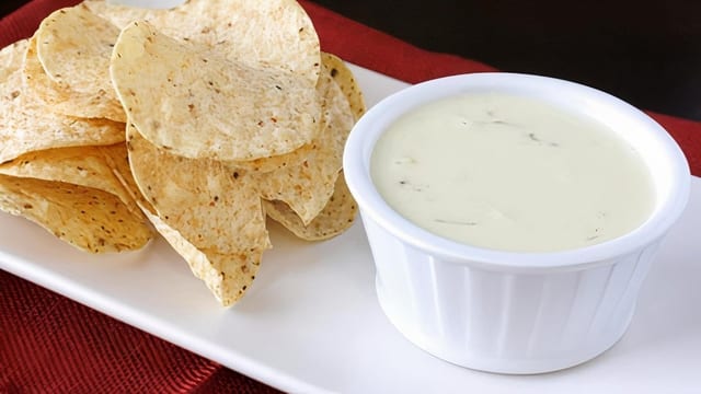 A12 Nachos De Queso.